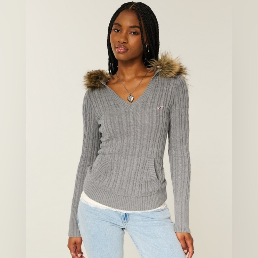 NWT Hollister Faux Fur Trim Hooded Cable-Knit Sweater Light Heather Grey Size XS